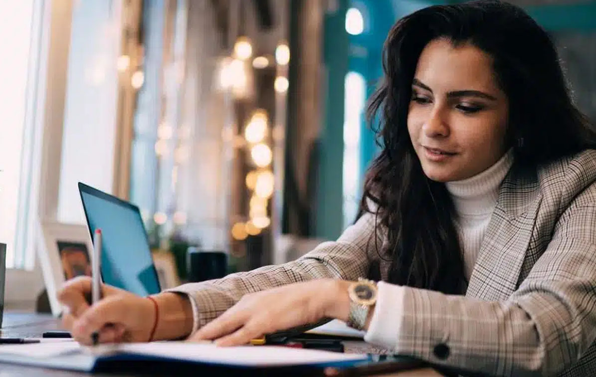 La IA revoluciona los sistemas de gestión de aprendizaje: educación personalizada y decisiones basadas en datos