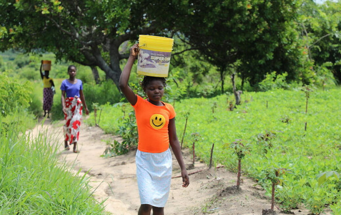 Las mujeres y las niñas soportan la mayor carga de la crisis mundial del agua