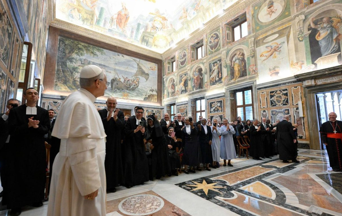 El Papa: Evangelizar educando y educar evangelizando