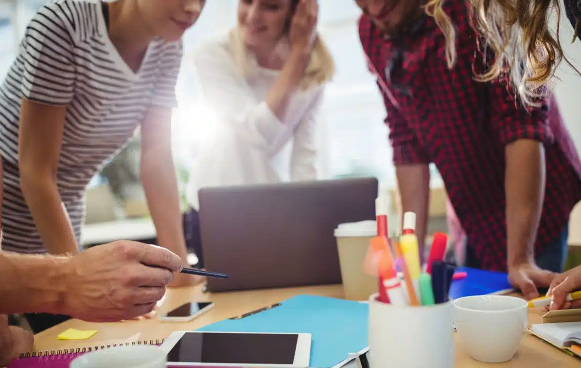 Apunta estas ideas y evalúa trabajos en grupo con ayuda de la IA